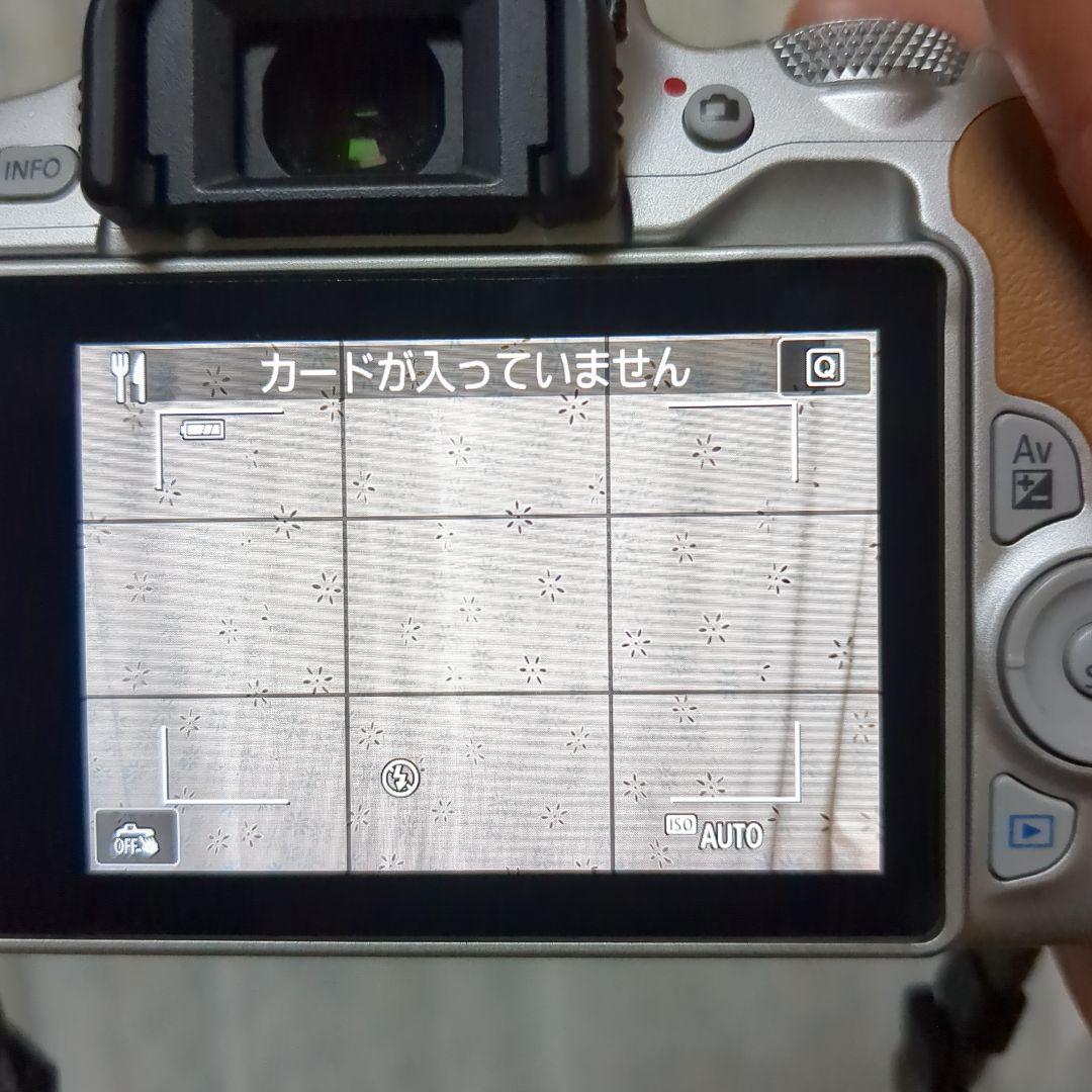 Canon EOS Kiss X9 デジタル一眼レフ　カメラ