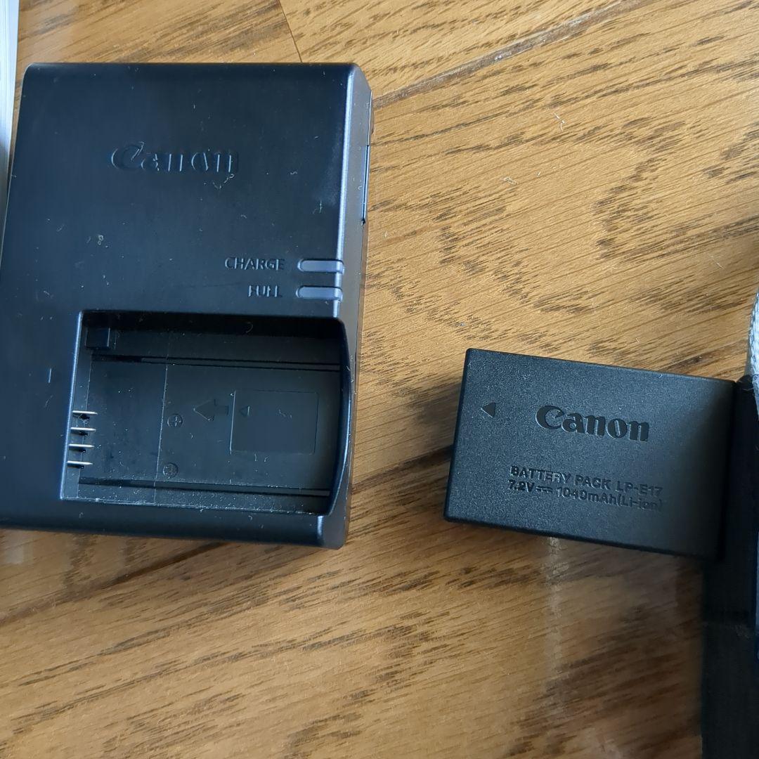 Canon EOS Kiss X9 デジタル一眼レフ　カメラ