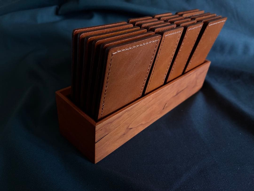 土屋鞄パーペチュアルカレンダー レザー製置き型カレンダー