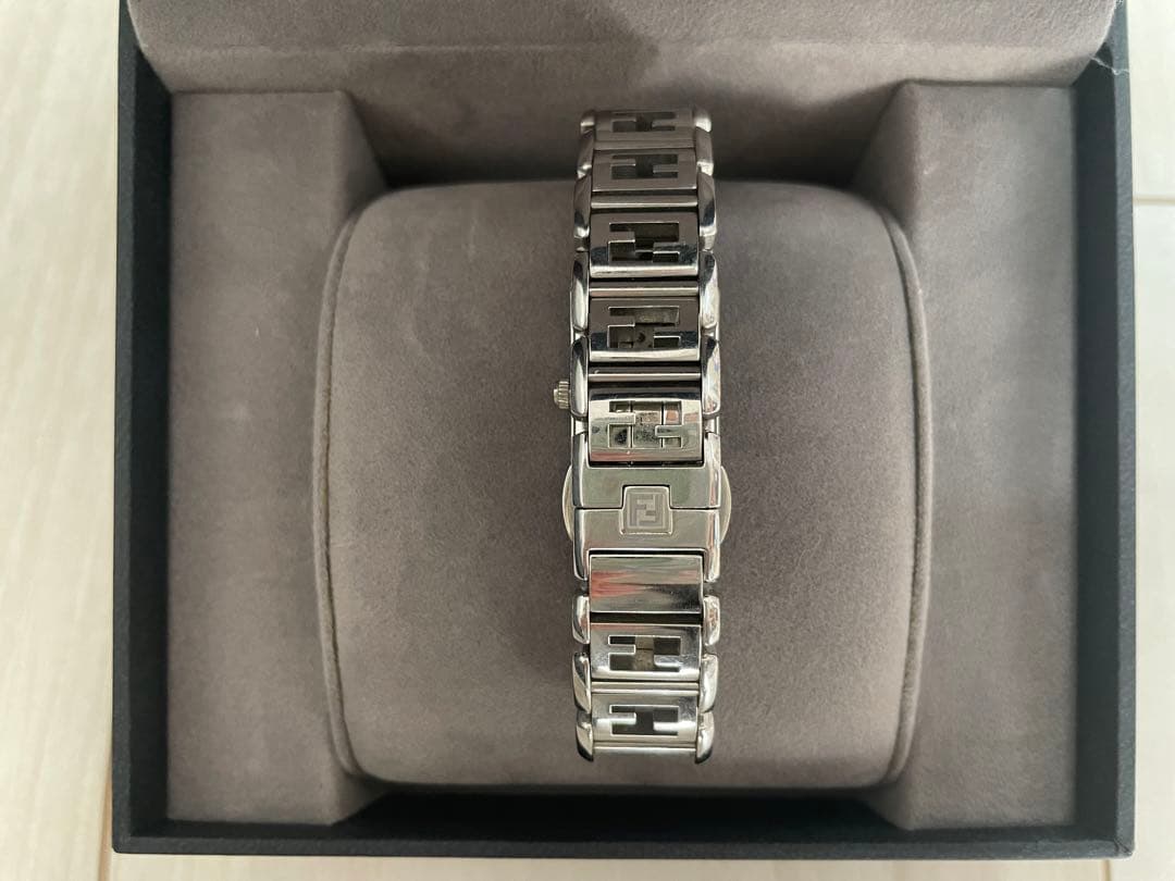FENDI シルバー スクエア腕時計