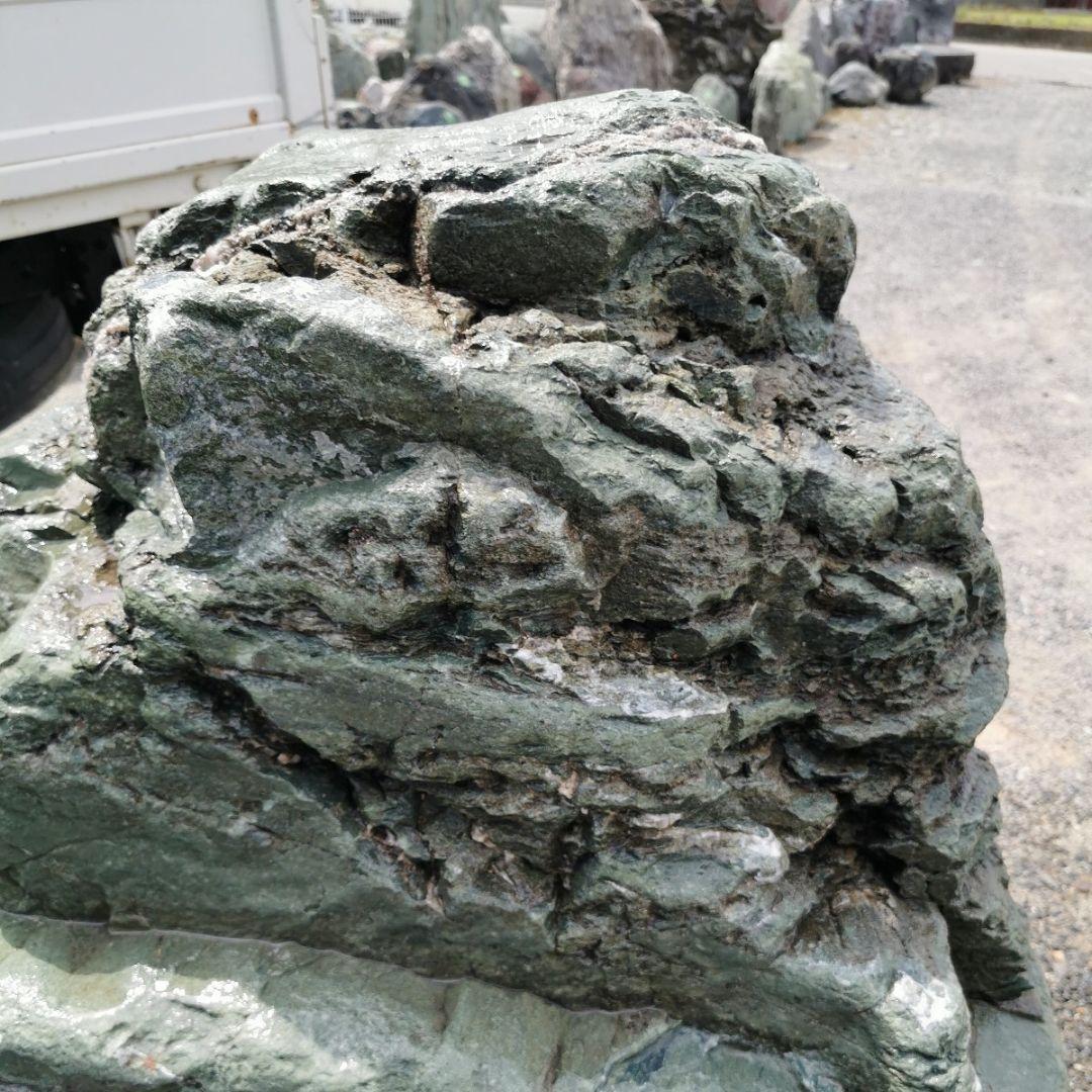 虫食い　三波石　1.630キロ　庭石　鑑賞石　石　庭　ガーデニング　置物