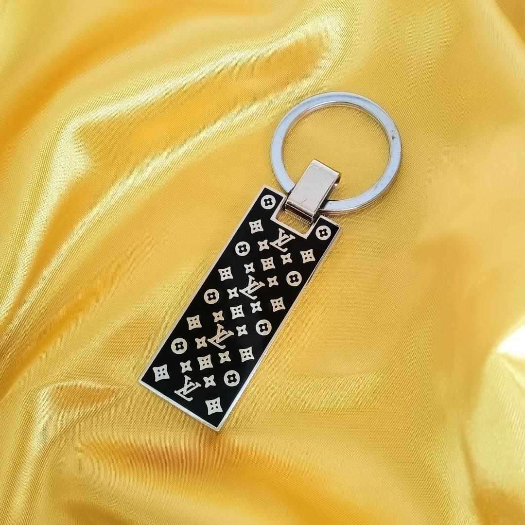 Louis Vuitton キーリング キーホルダー プレート ロゴ ブラック