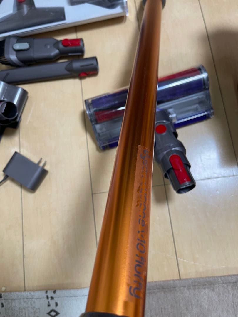 【美品】dyson V10 SV12　純正フロアドック付　エコーモード69分