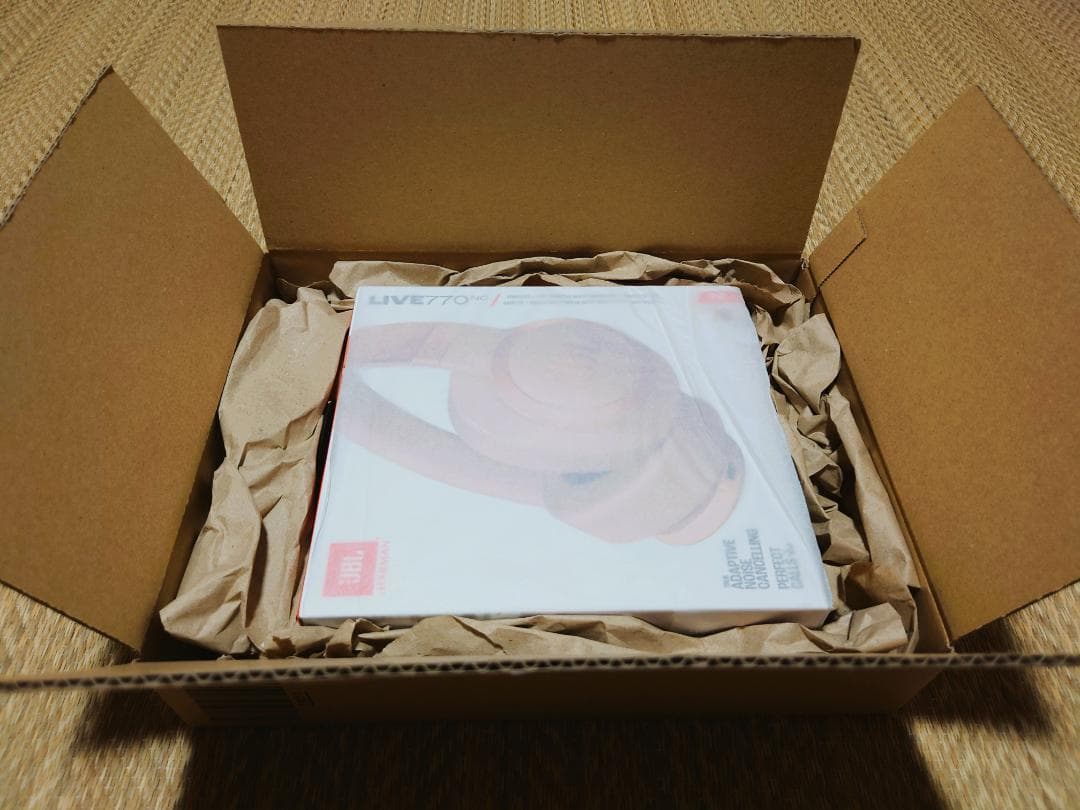 JBL Live 770NC　ノイズキャンセリングヘッドホン　砂色