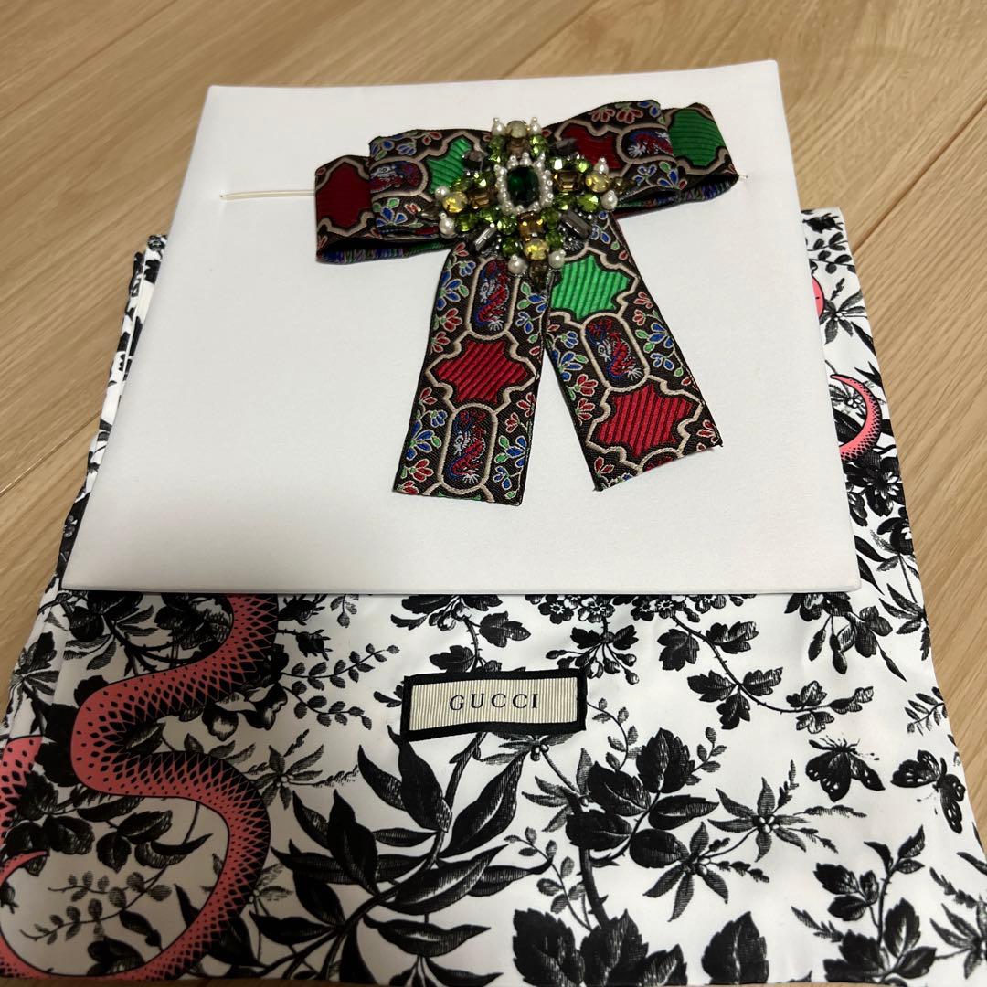 GUCCI ブローチ