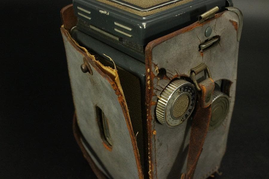 Yashica-A 二眼レフカメラ 昭和レトロ【ジャンク品】(メ1004)