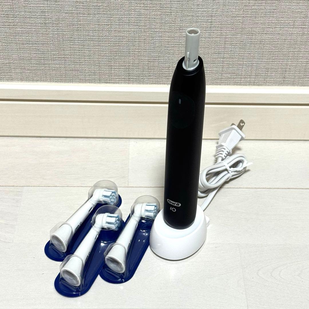 【美品】Oral-B iO2s 電動歯ブラシ本体 替えブラシ3本 充電器付き