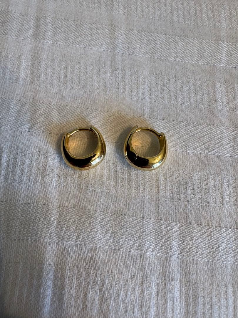 トムウッド ハギーゴールドピアス