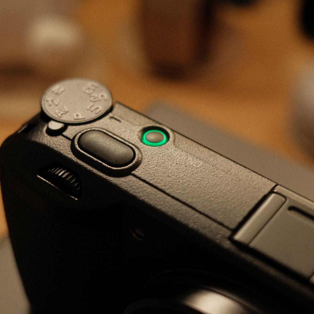 RICOH GR IIIx コンパクトデジタルカメラ【シャッター回数1303回】