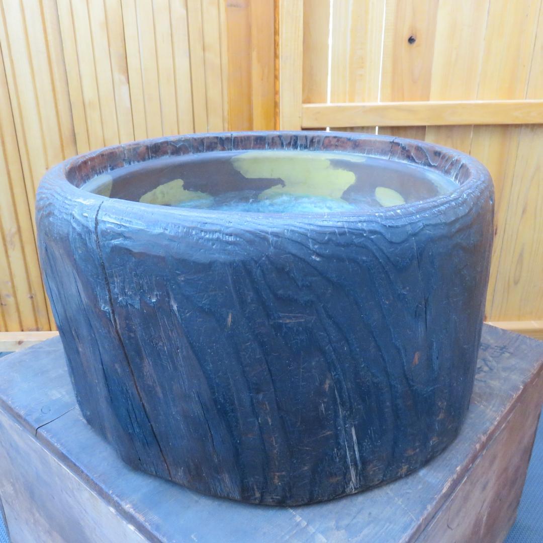 丸火鉢 箱入り 木箱 丸太くりぬき ヒビあり 炉 鉄瓶に