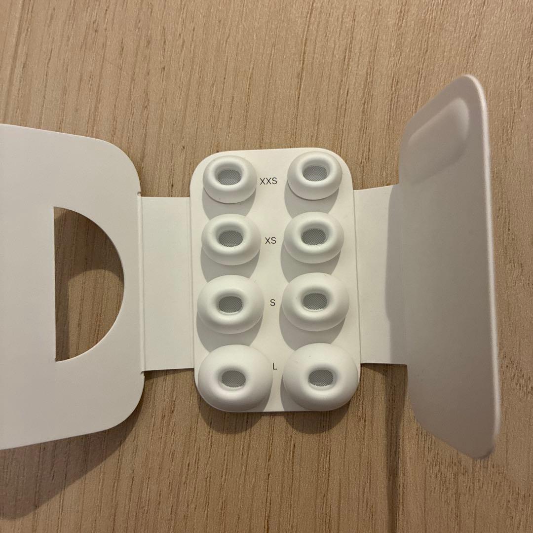 【美品】AirPodsPro2 本体 ホワイト 充電ケース イヤーチップ付き