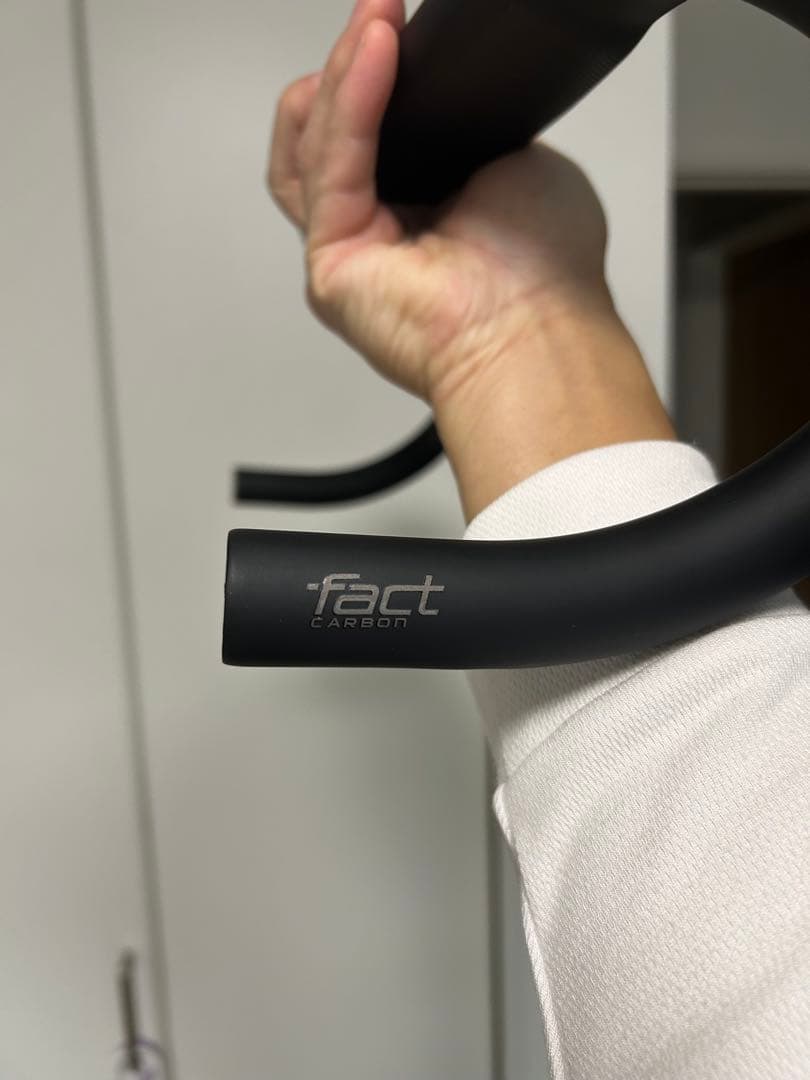 新品　エアロフライ2風　ドロップハンドル　カーボン　ケーブル内装　軽量　ロード