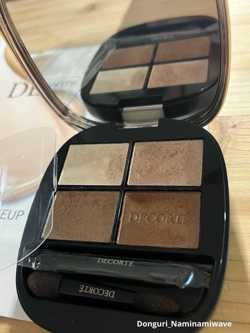 メイコさま❤️pages♡コスメデコルテ スキンシャドウ 01 RosyBrown