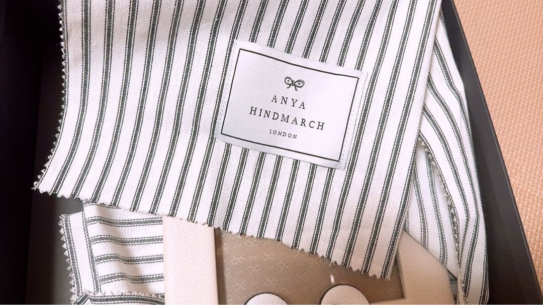 ANYA HINDMARCH 目のデザイン フォトフレーム