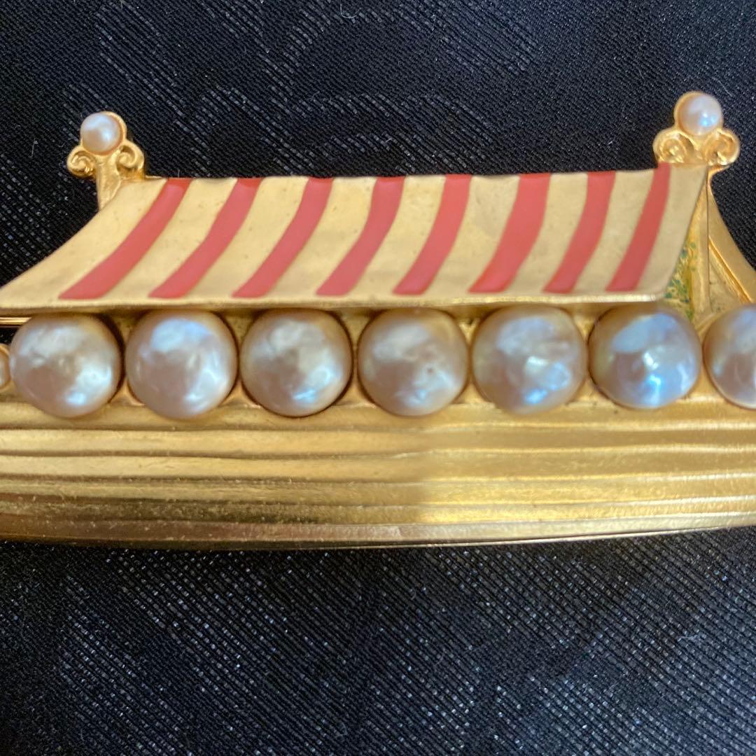 超希少デザイン　❤️カール・ラガーフェルド❤️ 龍頭鷁首風のブローチ　猛獣船⭐️匿名