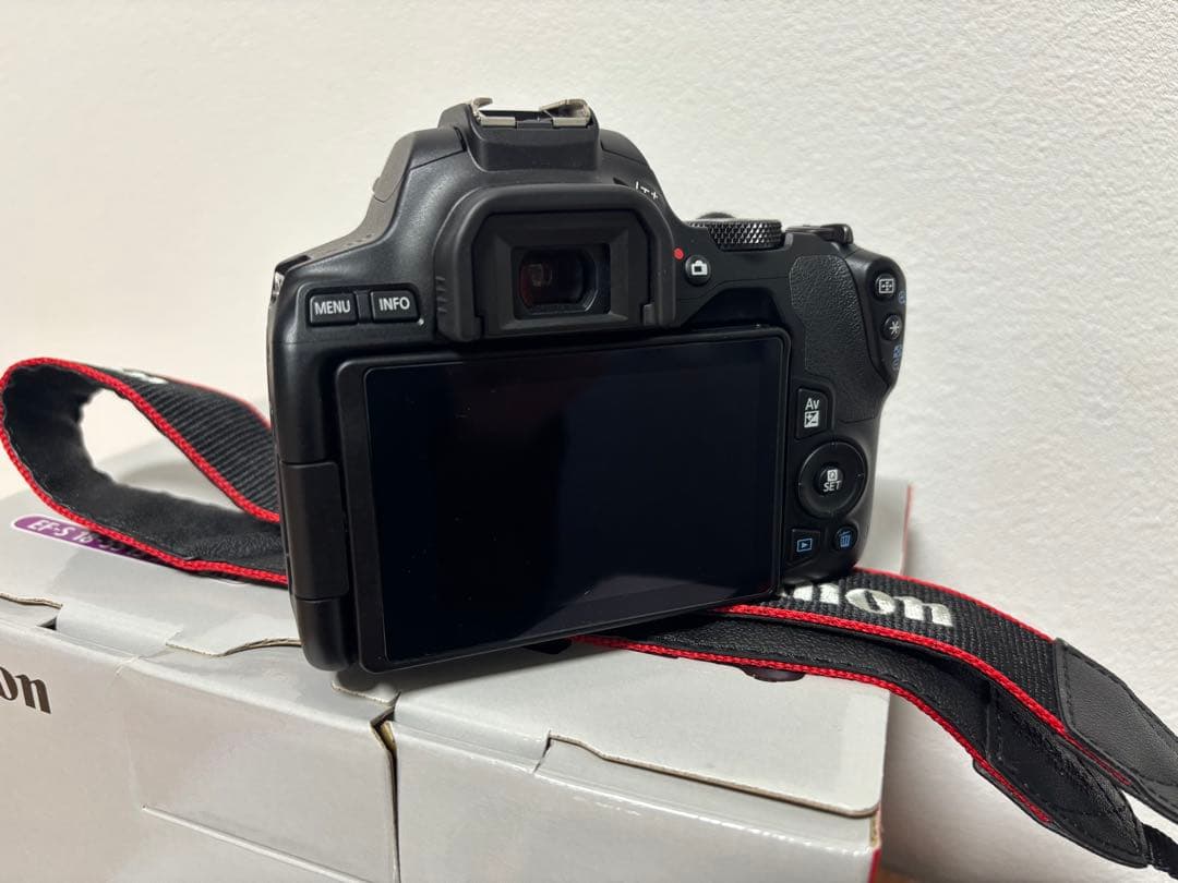 ［美品］Canon EOS Kiss X10 デジタル一眼レフカメラ