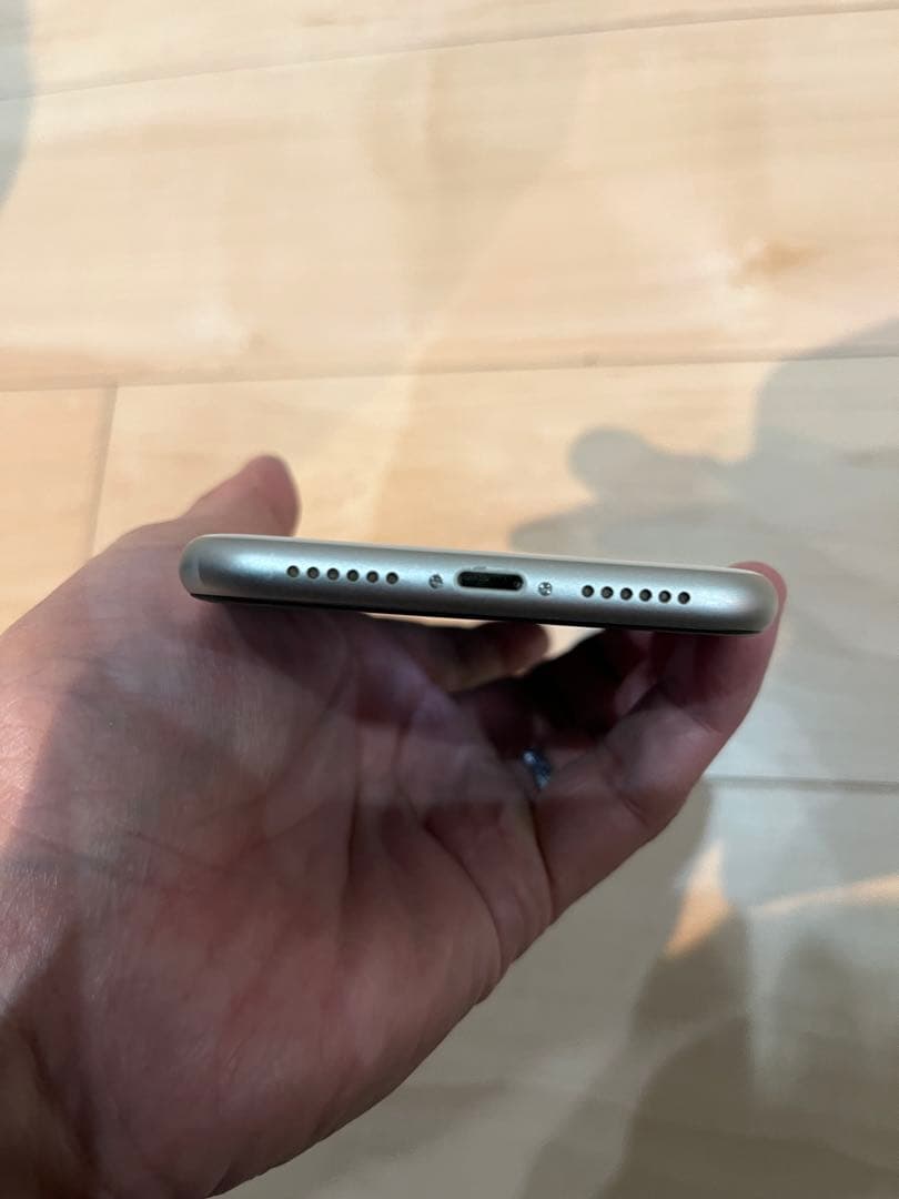 Apple iPhone 11 ホワイト 本体　SIMフリー