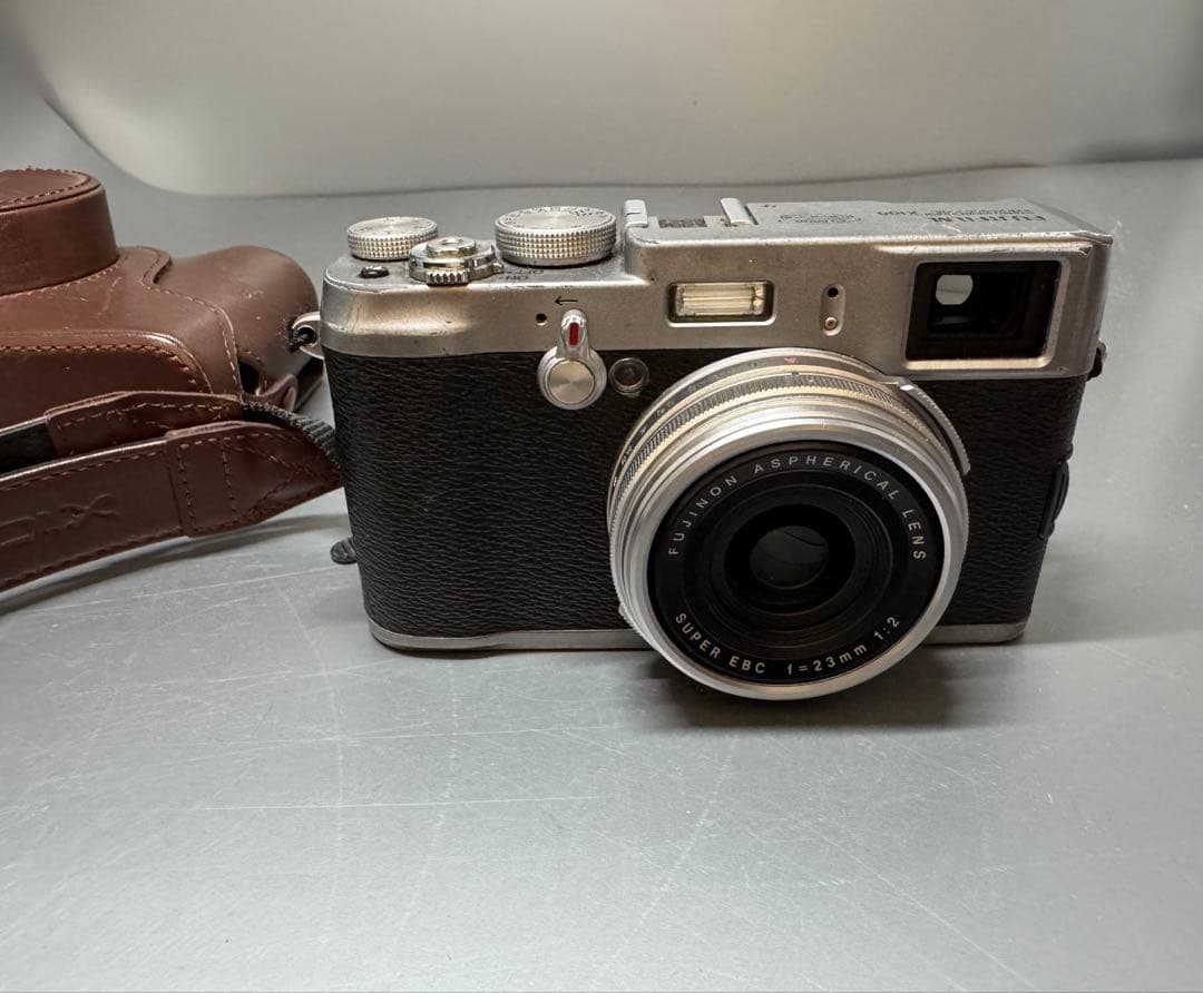 デジタルカメラ FUJIFILM Fine Pix X100