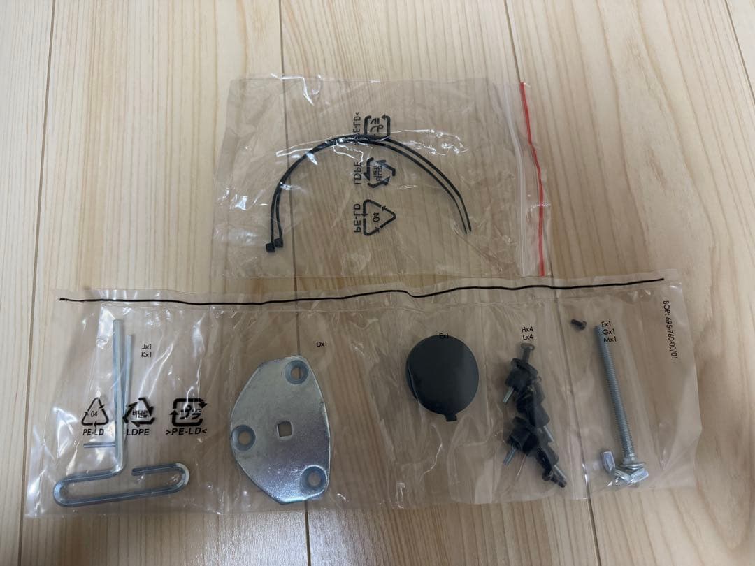 Amazonベーシック モニターアーム シングル エルゴトロンOEM