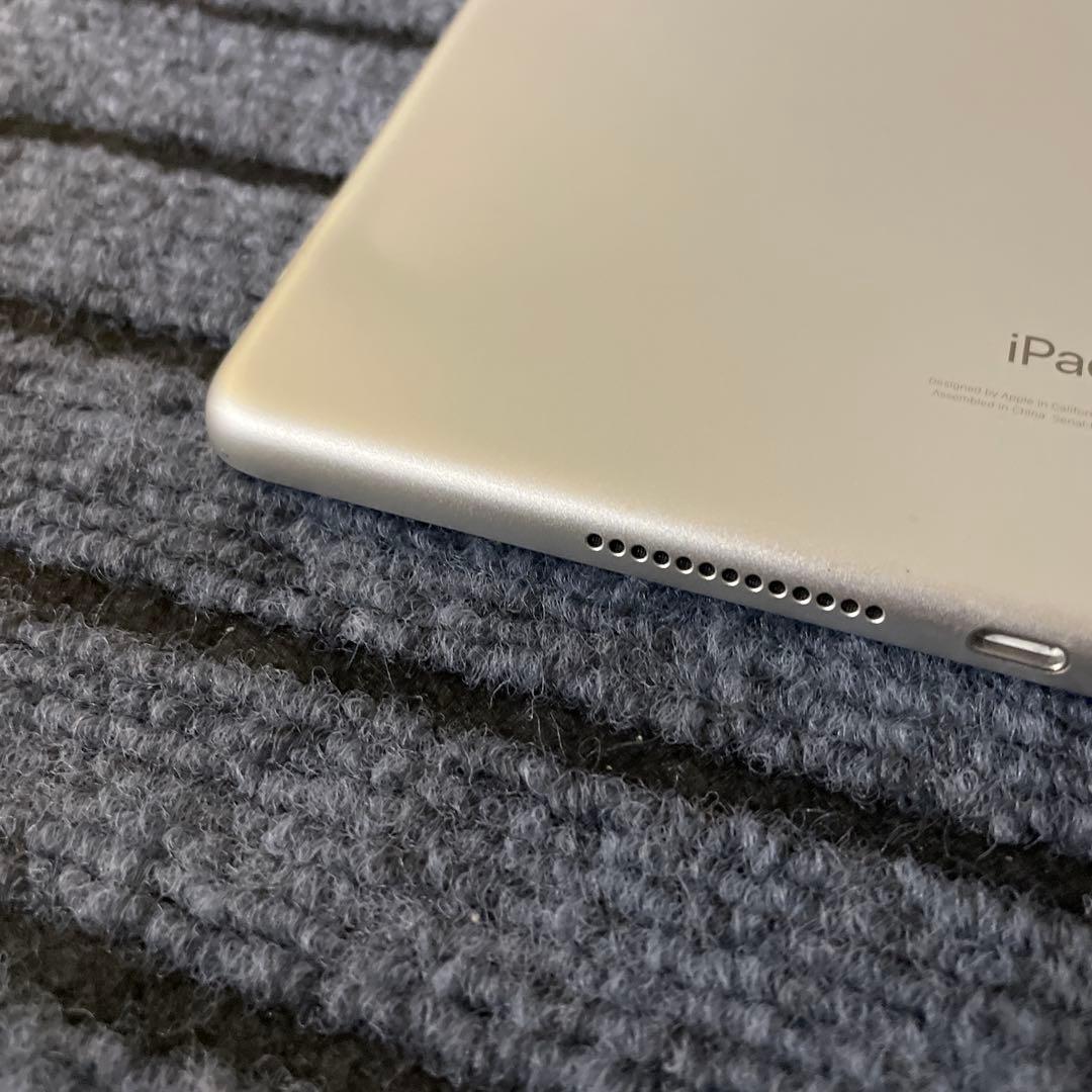 180 iPad 8世代 32GB SIMフリー シルバー