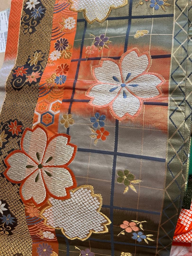 振袖赤地 藤花 風景 古典柄 金彩 晴れ着ガード