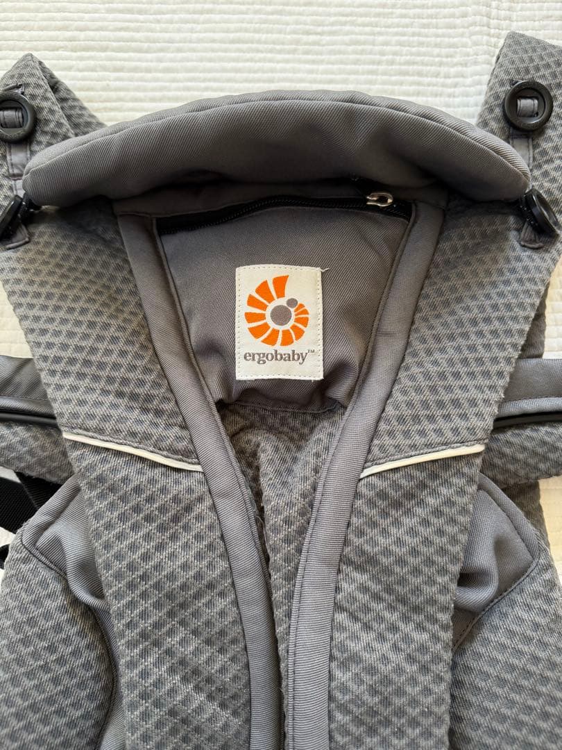 まつ　エルゴ 抱っこ紐 オムニ ブリーズ グラファイトグレー