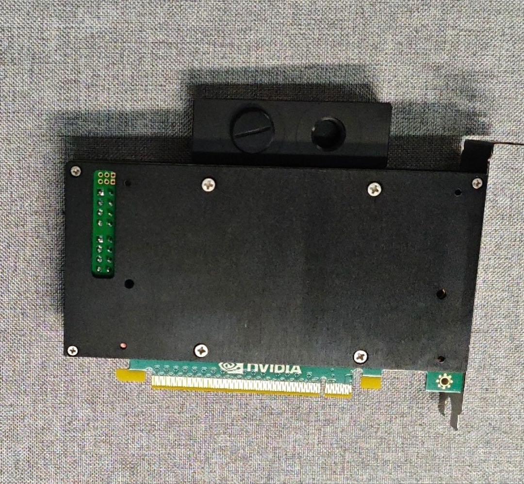 NVIDIA PCIe用SXM2アダプター 水冷式、16GB SXM2ボード付属