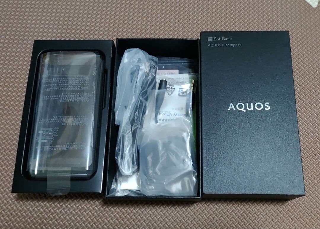 AQUOS R compact SoftBank BLACK (ジャンク)