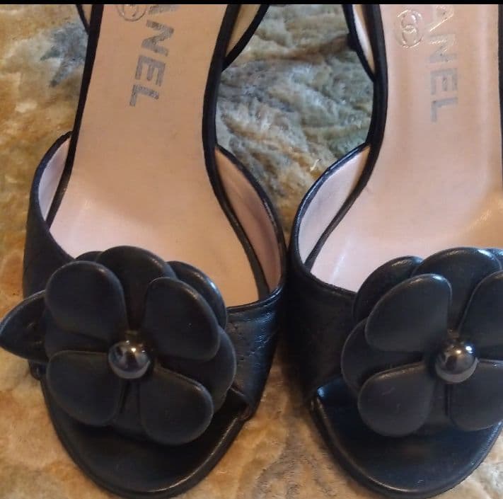 セール価格！！ CHANEL ブラック フラワーサンダル