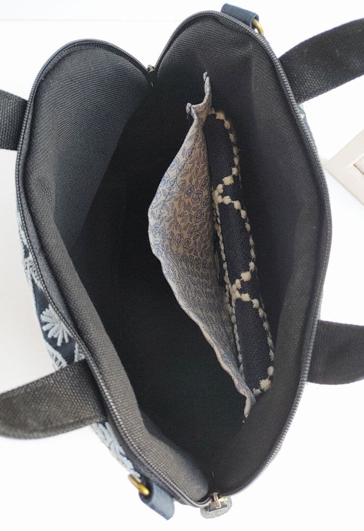 １点のみ　レア　swing camellia　ミニサイズまるいファスナーバッグ