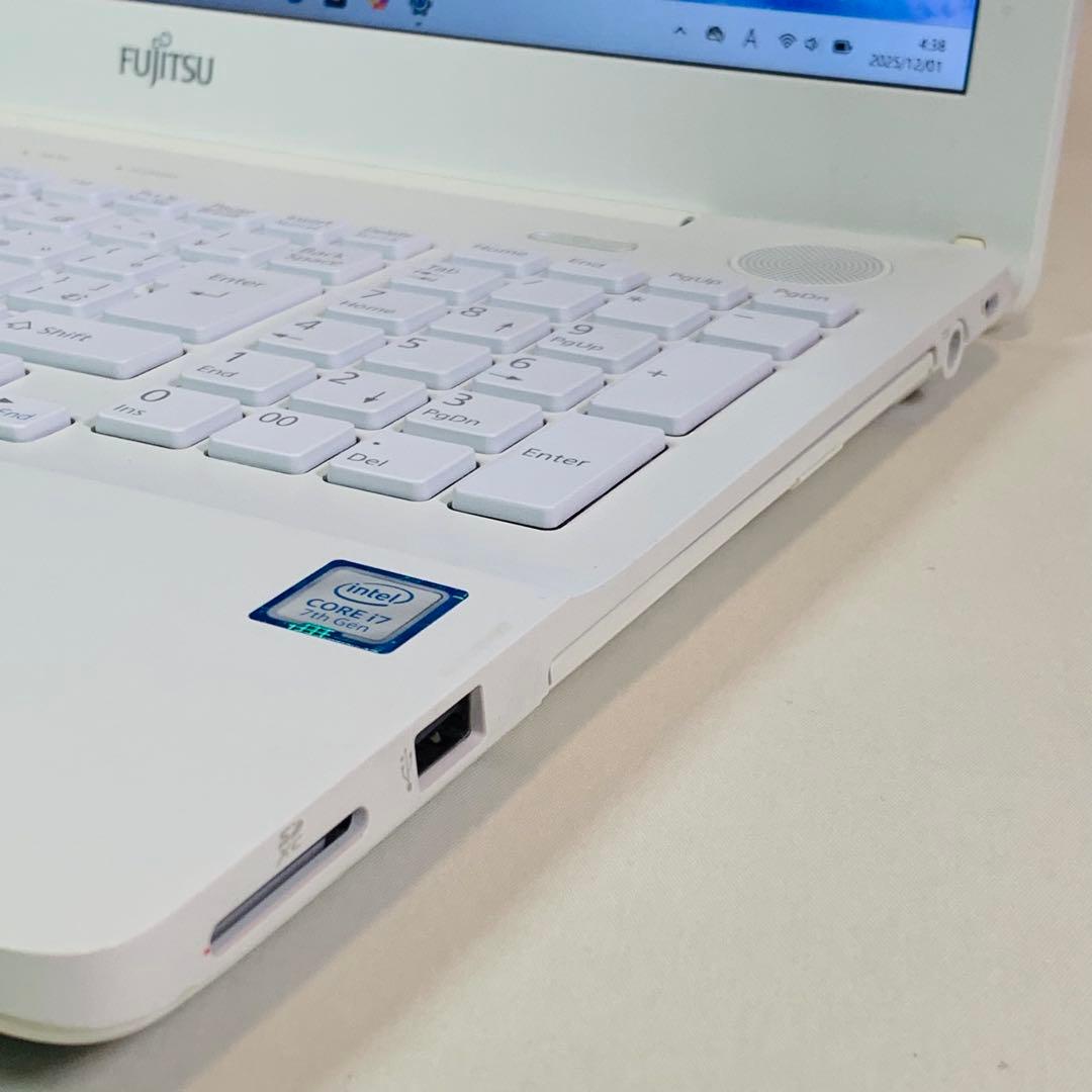 Core i7✨SSD1TB✨32GB✨カメラ✨ホワイト✨富士通✨ノートパソコン
