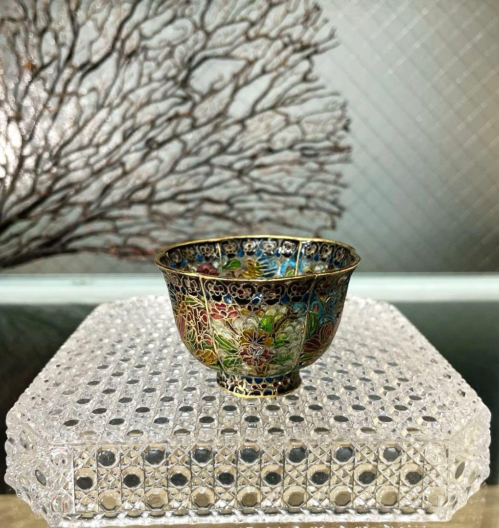 骨董　ガラス七宝　透胎七宝　省胎七宝　透かし技法　彩色花綴り　輪花フチ　盃