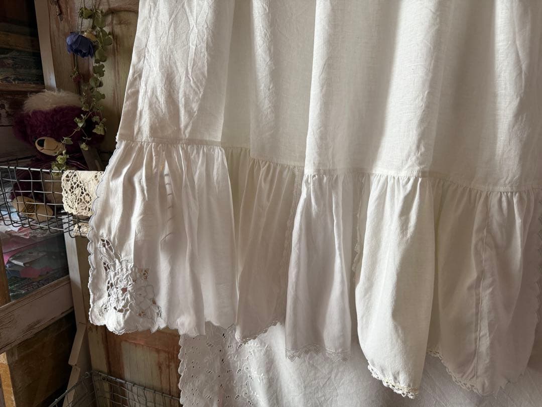 ホワイトリネンとフランスアンティークレース刺繍ஐ⋆*ふりふりカーテン