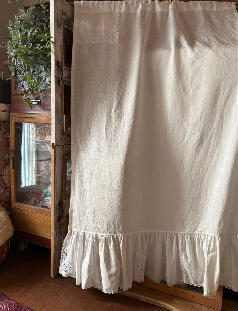 ホワイトリネンとフランスアンティークレース刺繍ஐ⋆*ふりふりカーテン