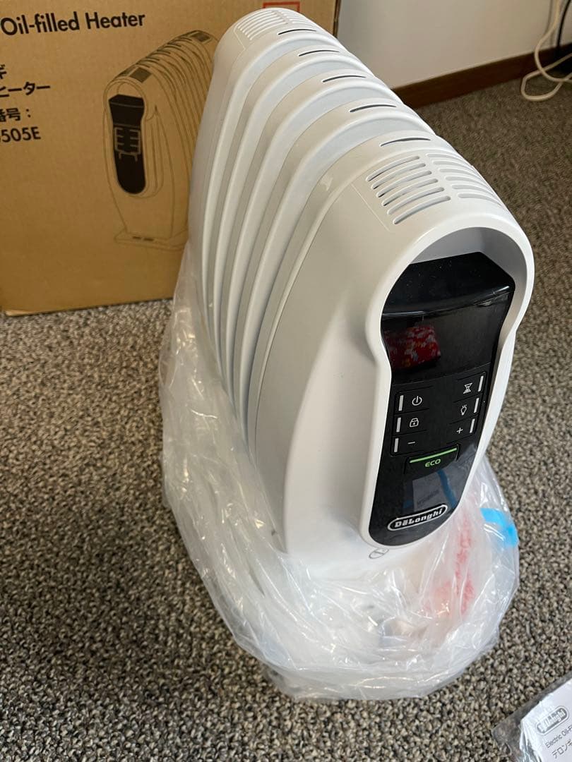 デロンギ　オイルヒーター NJ0505E