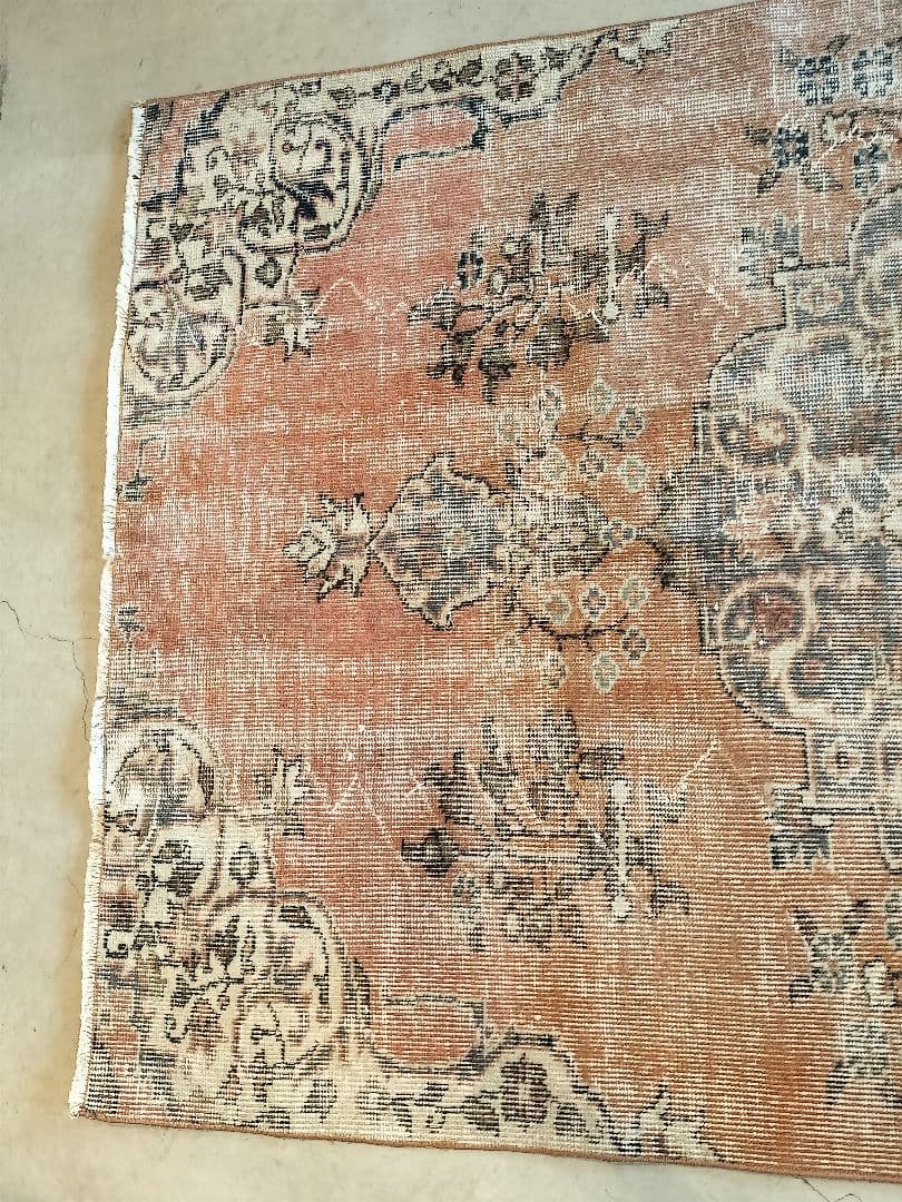 サーモンピンクとネイビーのメダリオンラグ　ヴィンテージトルコラグNo.661