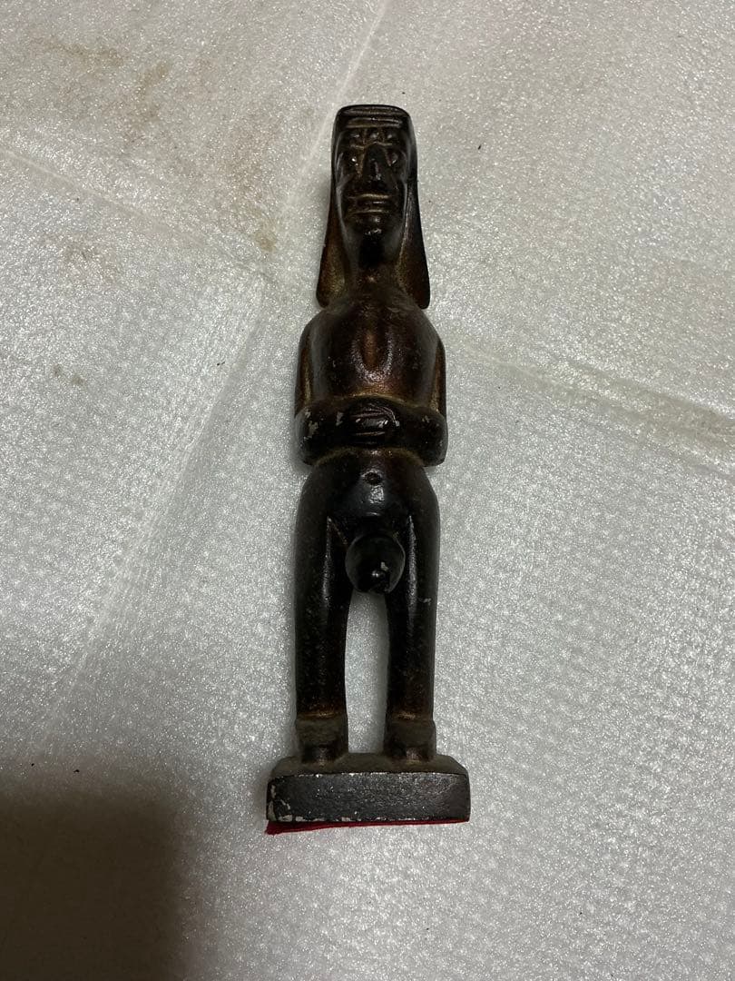 鉄製／男性像。モアイ風。【高さ／約、25cmくらいのものとなります】