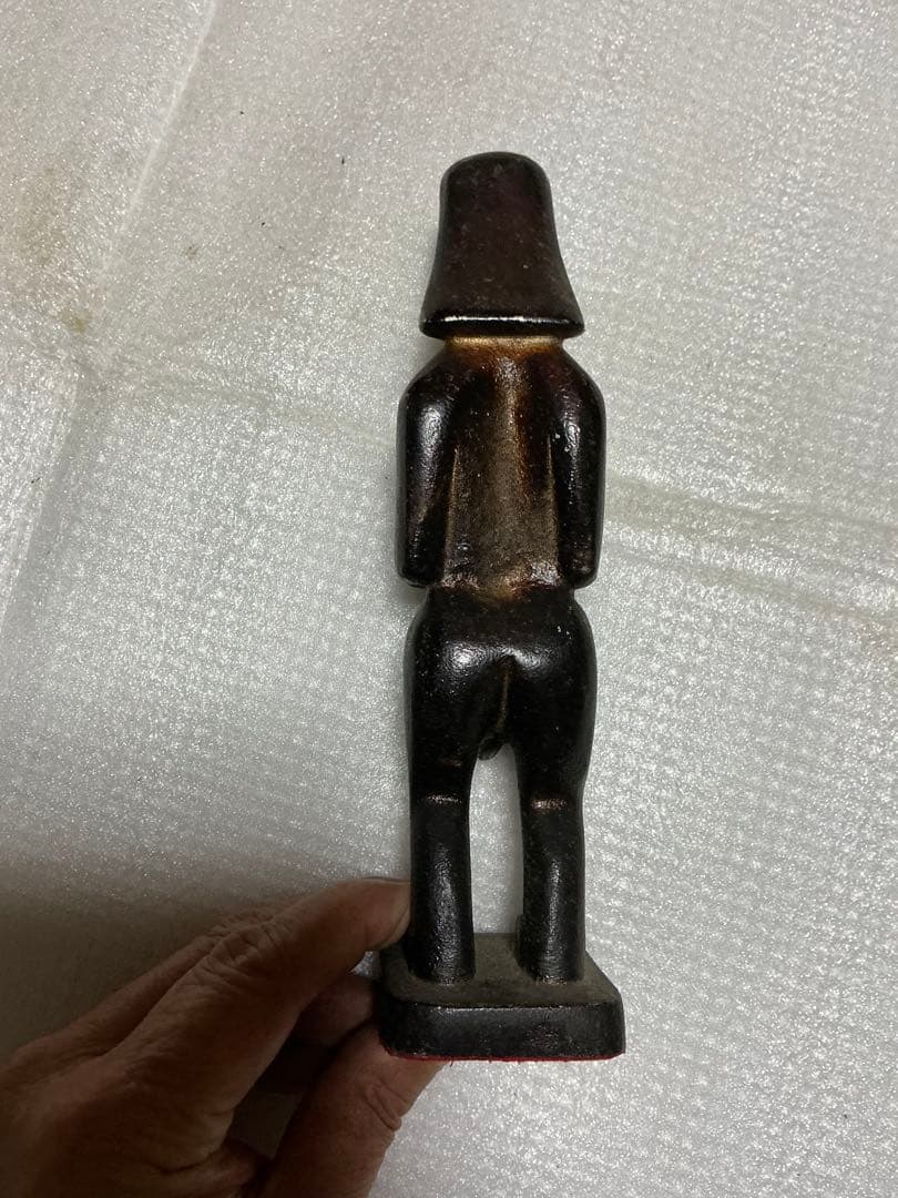 鉄製／男性像。モアイ風。【高さ／約、25cmくらいのものとなります】