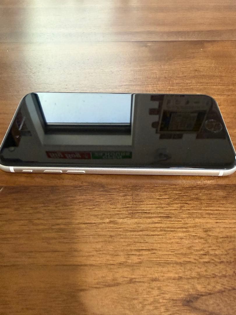 iPhoneSE 代３世代　128GB