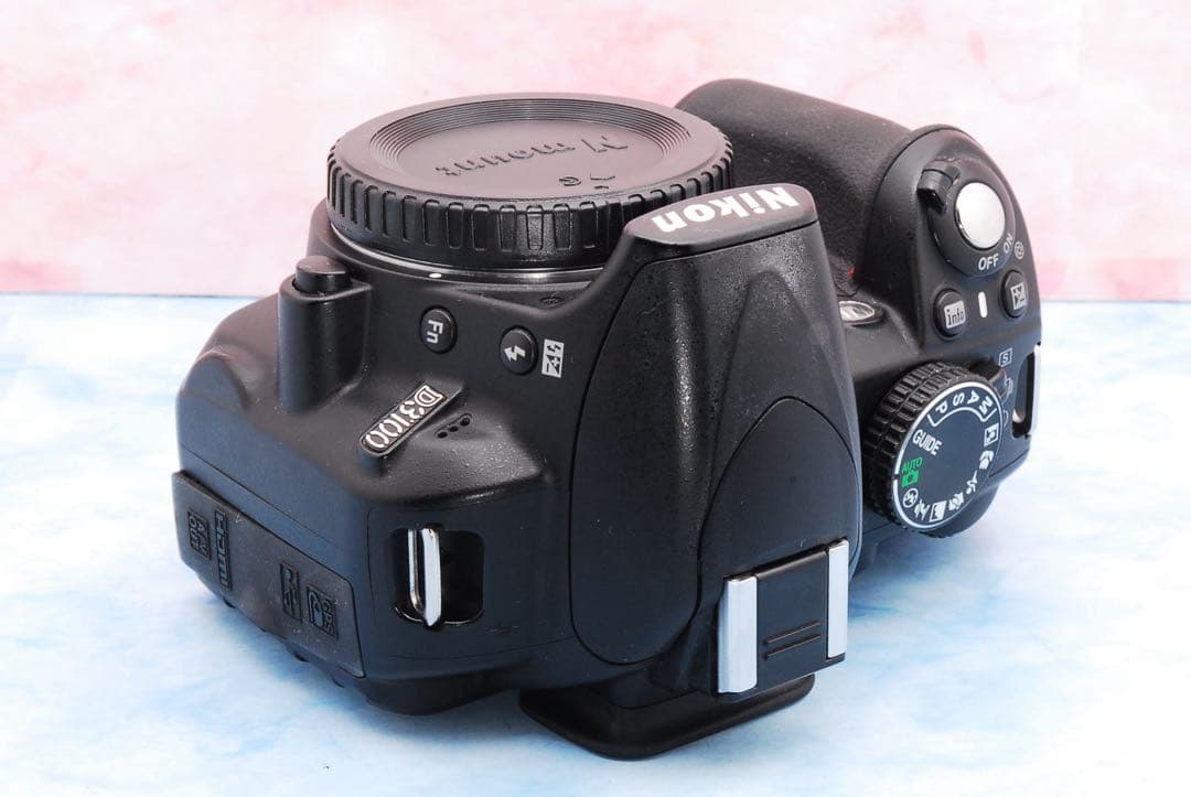 Nikon D3100☆一眼レフカメラ☆デビュー向け☆手ぶれ補正レンズ付