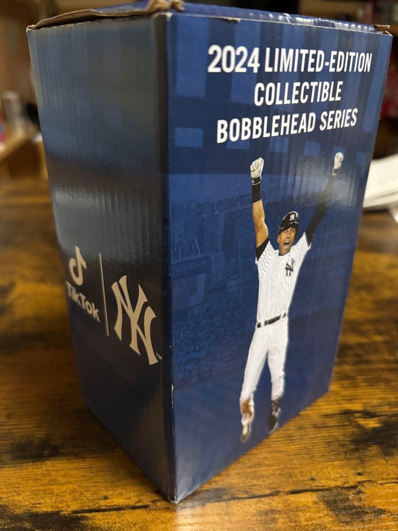 ヤンキース　ジーター　ボブルヘッド　mlb 記念品