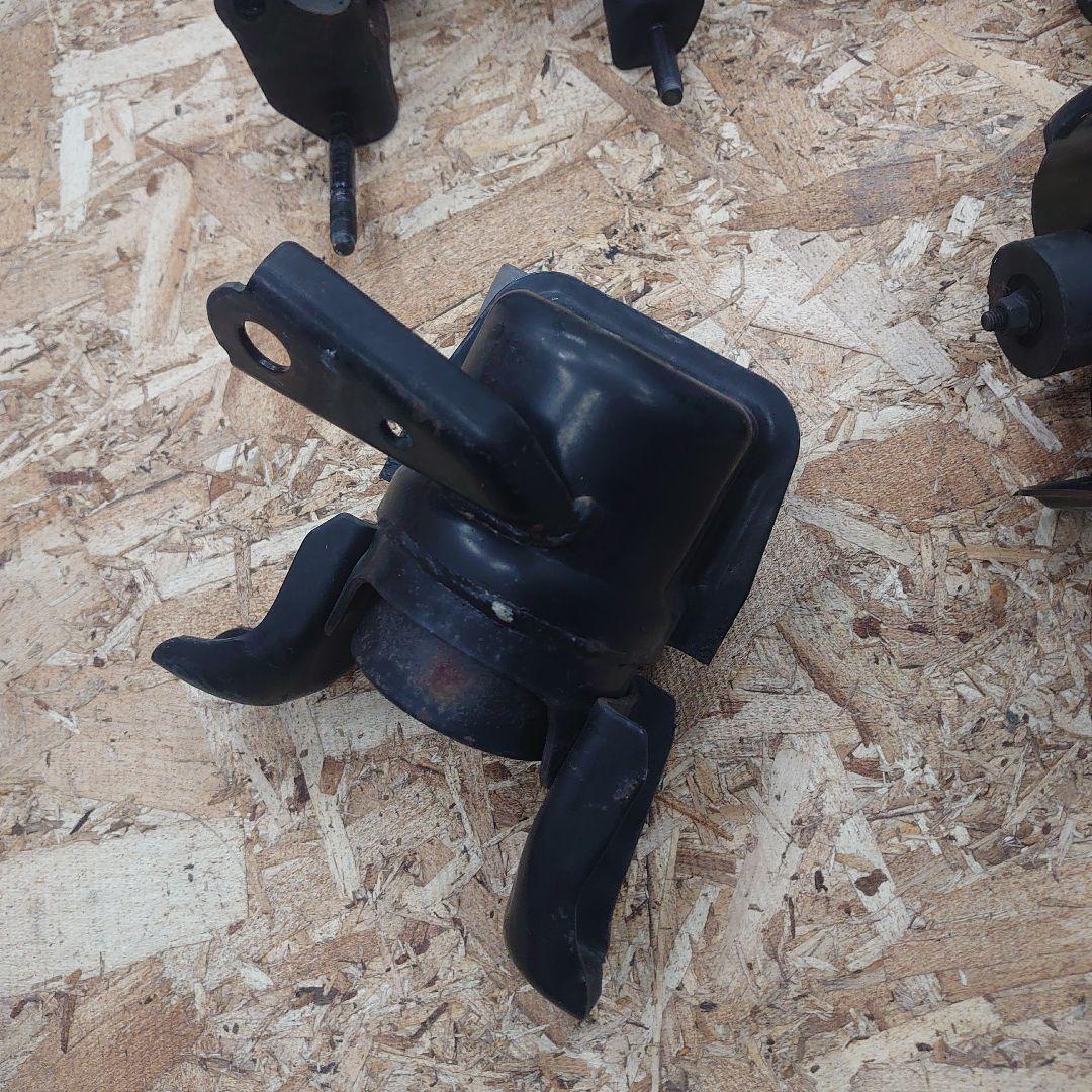 トヨタ ノア ヴォクシー ZRR70 ZRR70W エンジンマウント　中古セット