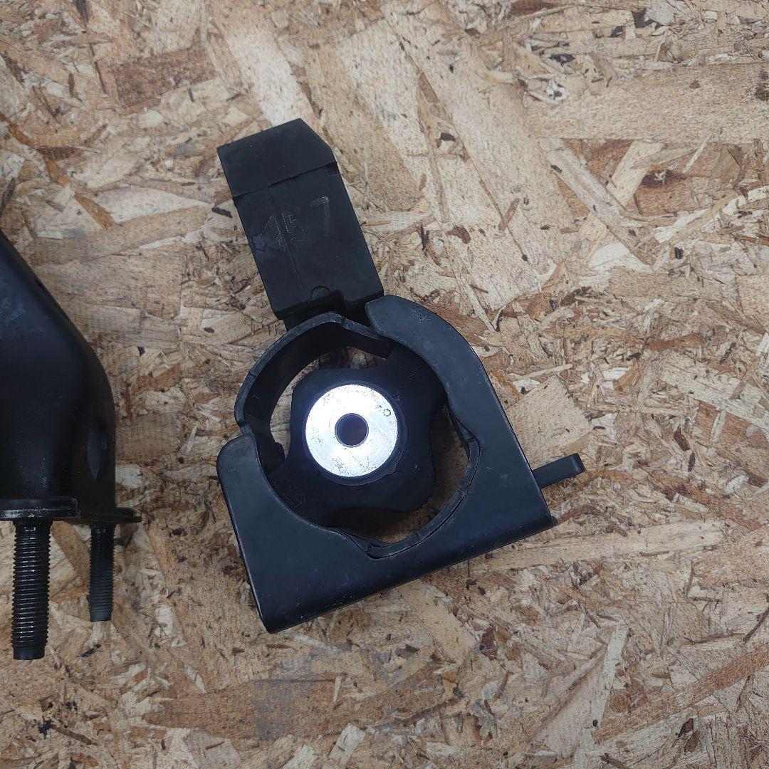 トヨタ ノア ヴォクシー ZRR70 ZRR70W エンジンマウント　中古セット