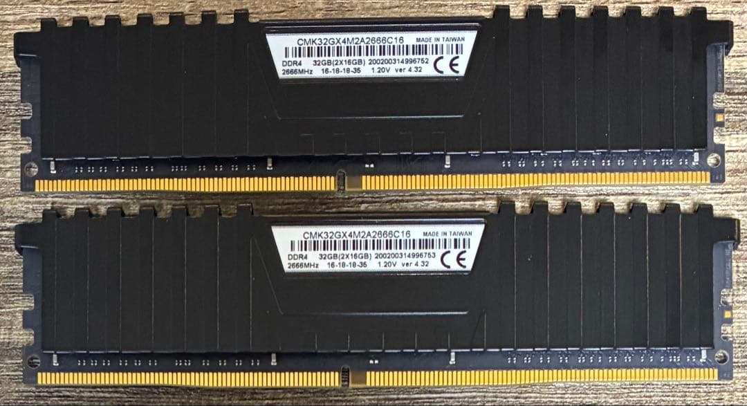 【中古】DDR4-2666 32GB(16GB×2枚) CORSAIR