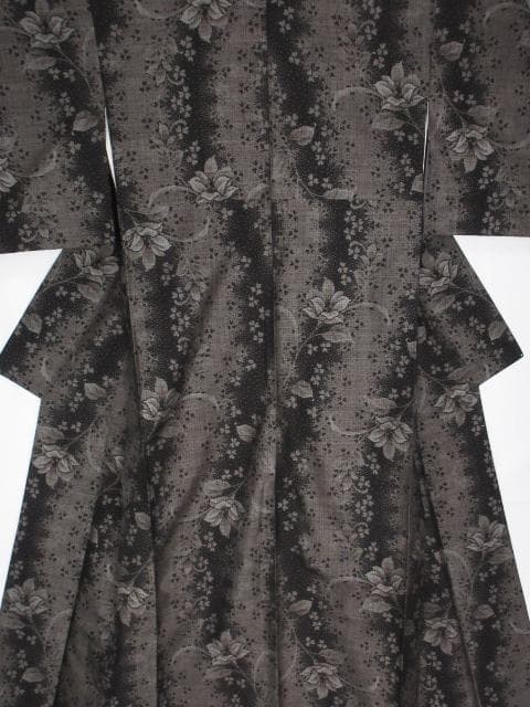 未着用に近い！純泥染＊７マルキ＊本場奄美大島紬＊幻想的＊着物＊１６０ｃｍ＊裄６４