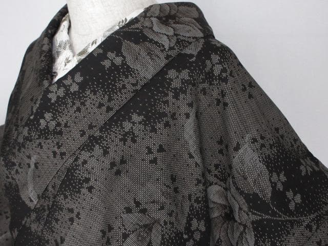 未着用に近い！純泥染＊７マルキ＊本場奄美大島紬＊幻想的＊着物＊１６０ｃｍ＊裄６４