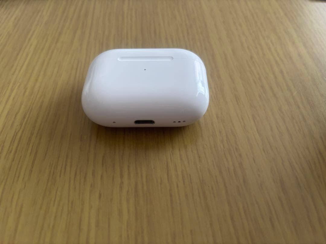 AirPods Pro 第2世代 本体ケースと右耳