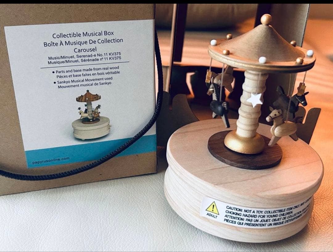 新品箱入り、木製メリーゴーランドオルゴール