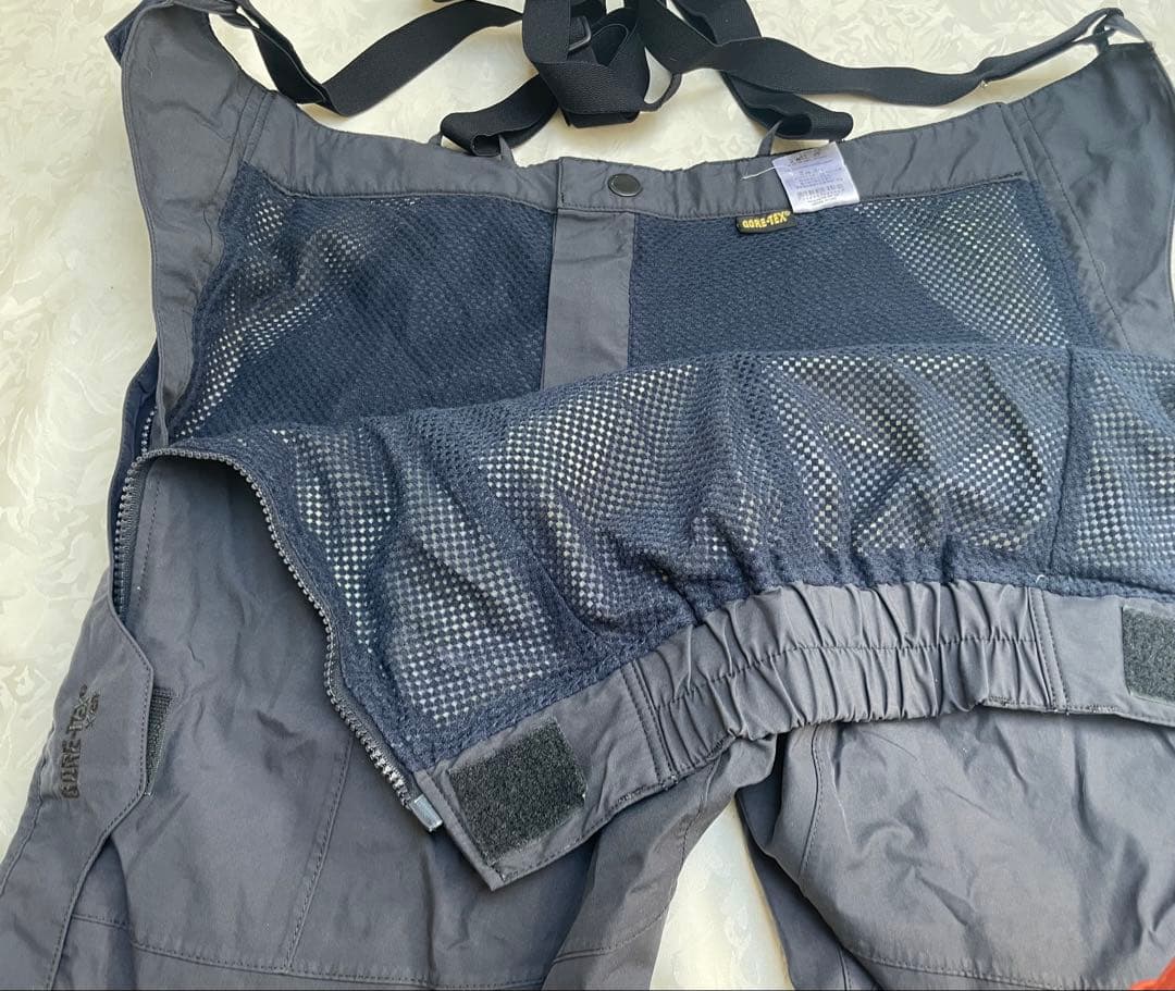 Patagonia パタゴニアブ　スキーウェア スノボーパンツ　メンズＭ