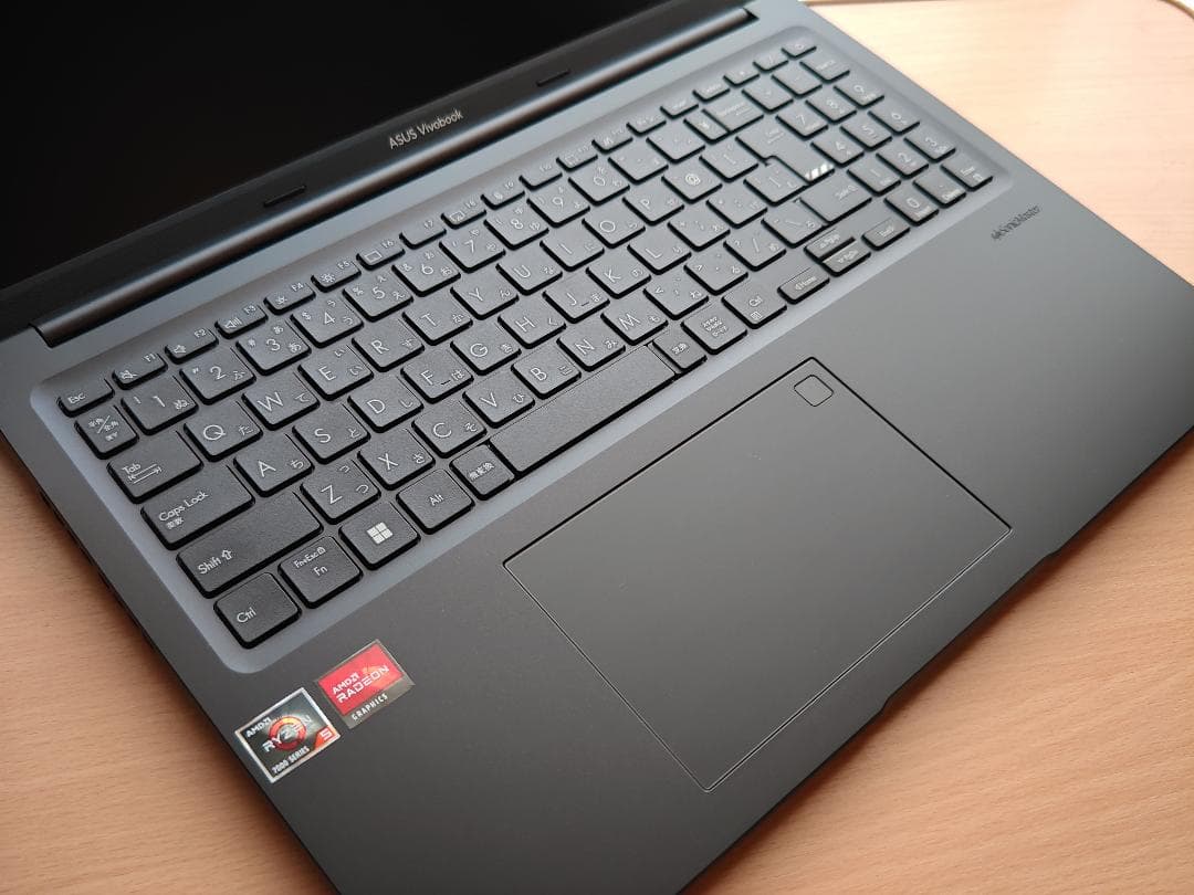Asus Vivobook 2025年製